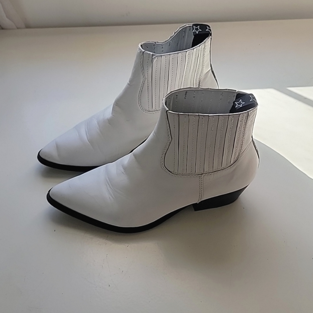 Steve Madden White westie ankle boots
